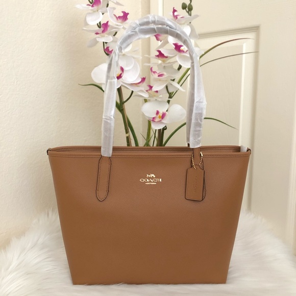 Coach Handbags - 🌸 COACH Zip Top Tote
